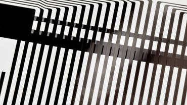 कस्टम टच स्क्रीन - एक काले और सफेद धारीदार पैटर्न डिजाइन